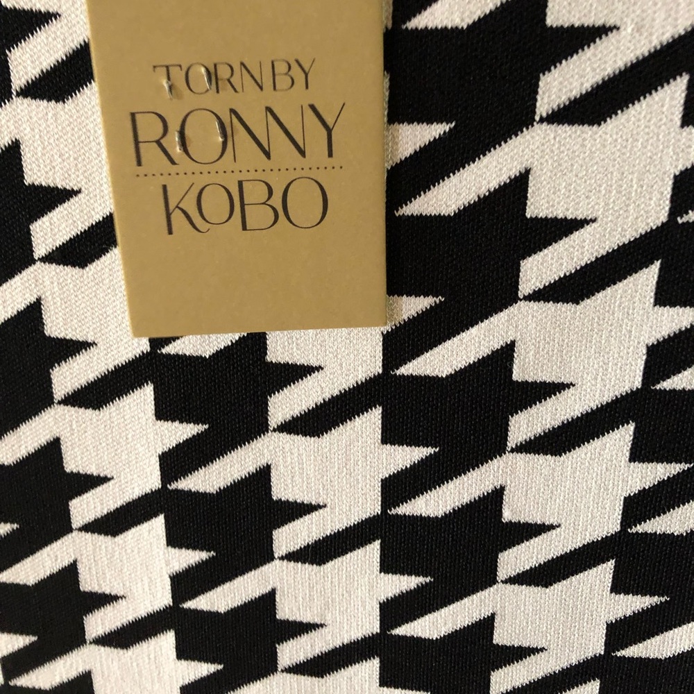 New dress size xs torn by Ronny kobo excellent price